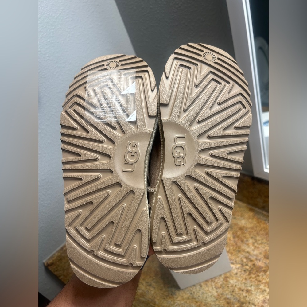 Ugg Mini boots kids size 4 New without tag color Sand No box new shoes - Picture 6 of 7